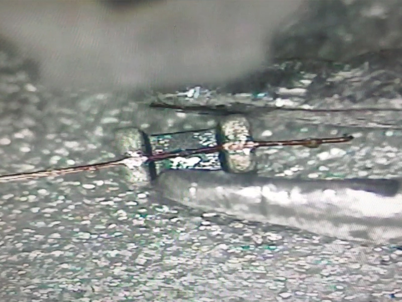 精密微焊接機頭 - 伺服電機驅(qū)動機頭 - 7 超細漆包線焊接在貼片電感上